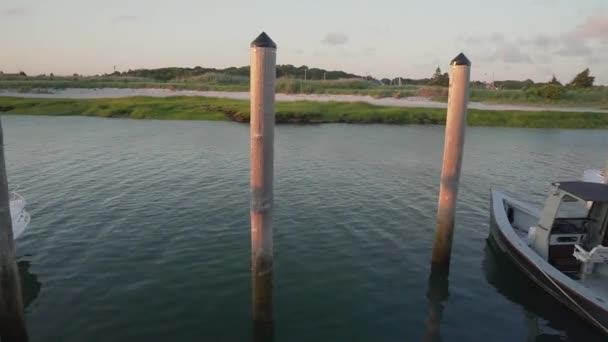 Panning Împușcat Bărci Port Cape Cod Massachusetts — Videoclip de stoc