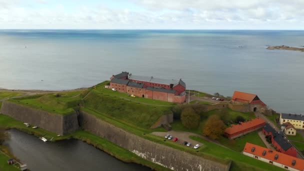 Flygfoto Över Gamla Fästningen Vid Havet Fly — Stockvideo