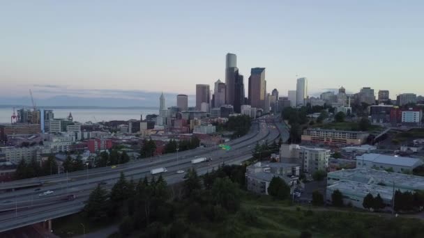 Légi Kilátás Seattle Belvárosára Hajnalban — Stock videók