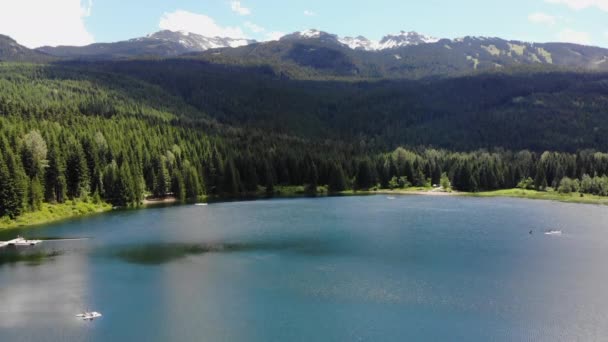 Whistler British Columbia Bulunan Görkemli Bir Gölün Insansız Hava Aracı — Stok video