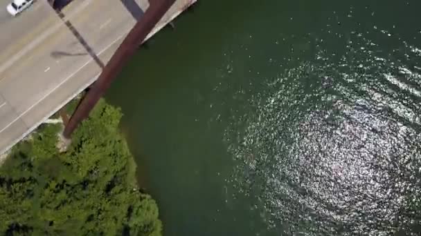 Przejazd Przez Most Pennybacker Austin Teksasie Kończący Się Widokiem Jezioro — Wideo stockowe