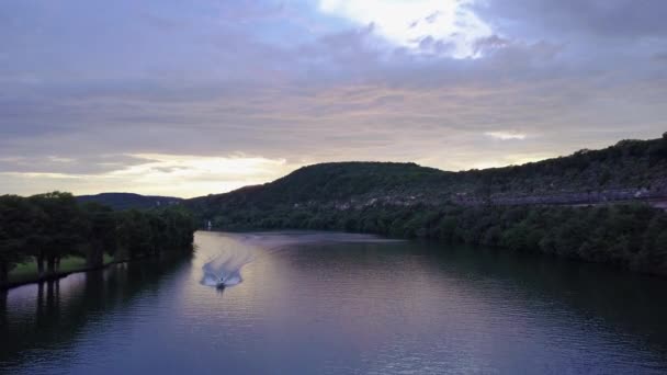 奥斯丁湖的空中 有船和鸟 — 图库视频影像