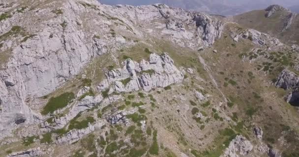 Stunning Aerial Shot Approaching Rocky Mountain Face — Stock Video