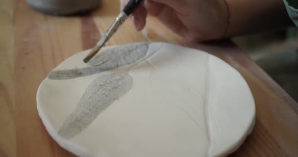 Close Shot Artist Painting Ceramic Dish — Stock Video