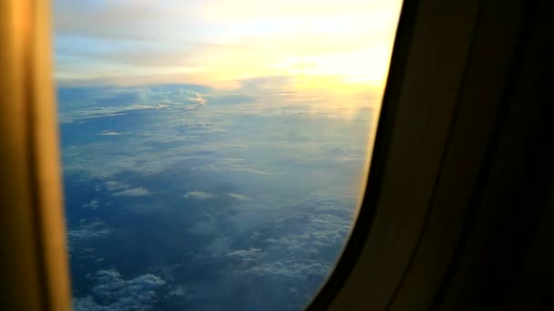 Ticari Uçak Pencerelerinden Gün Doğumu Görüntüsü — Stok video
