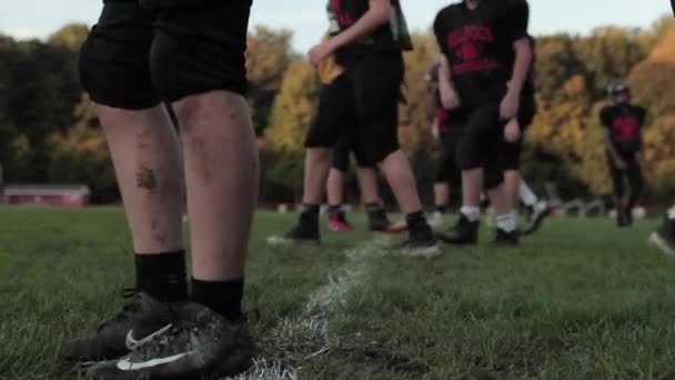 Schlammige Fußballschuhe Zeitlupe — Stockvideo