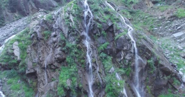 Yukarı Hindistan Himalayaları Nda Bahar Uttarakhand Hindistan Zirvedeki Doğal Şelale — Stok video