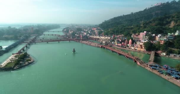 Riesige Luftaufnahme Der Ganzen Heiligen Stadt Haridwar Uttarakhand Indien Zeigt — Stockvideo