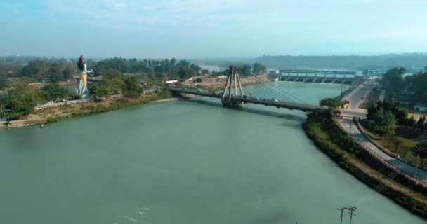 Широкий Воздушный Снимок Святого Города Харидвар Показывающий Большую Статую Индуистского — стоковое видео