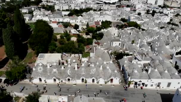 Disparo Dron Principal Calle Peatonal Histórica Conlote Trulli Alberobello Puglia — Vídeo de stock
