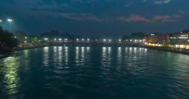 Hermosa Vista Nocturna Haridwar Uttarakhand India Por Noche Agua Que — Vídeo de stock