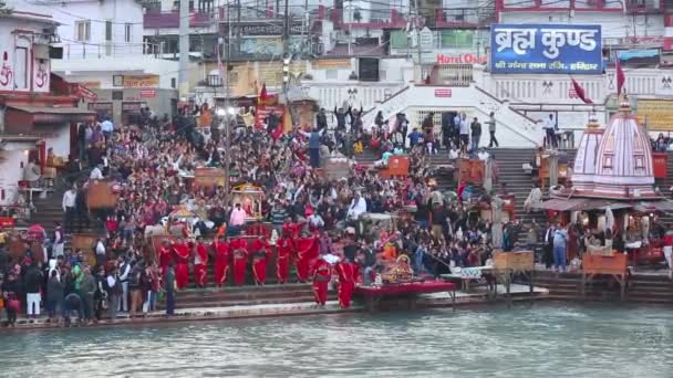 Statisk Bild Ganga Arti Har Pauri Haridwar Präster Och Pilgrimer — Stockvideo