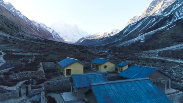 Aerial View Bhojbasa Está Situado Uma Distância Trekking Cerca 14Km — Vídeo de Stock