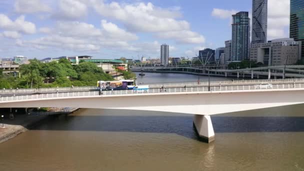 Luchtfoto Van Victoria Bridge Ochtend Met Bussen Auto Taxi Voetgangers — Stockvideo
