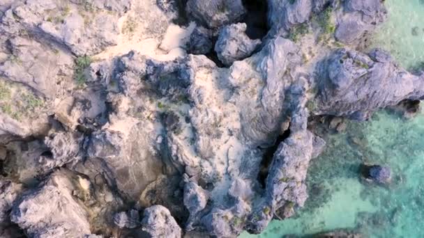 Πουλιά Μάτι Άποψη Των Αιχμηρών Μυτερά Βράχια Τυρκουάζ Νερά Από — Αρχείο Βίντεο