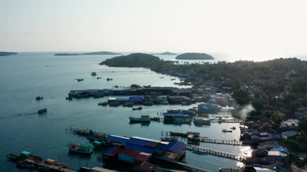 Beelden Van Een Drone Boven Een Vissersdorp King Island Cambodja — Stockvideo