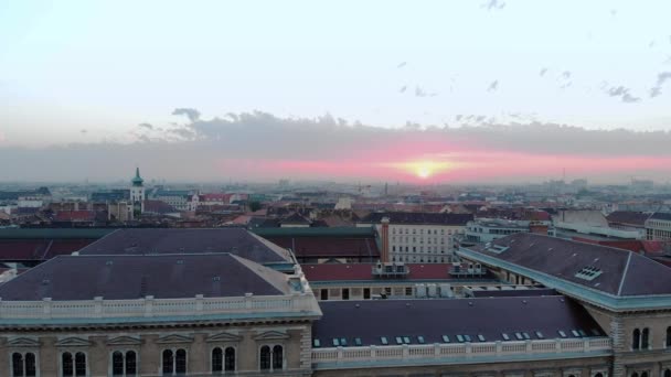 Flygfoto Över Budapest Morgonen Soluppgången Lutande Rörelse — Stockvideo