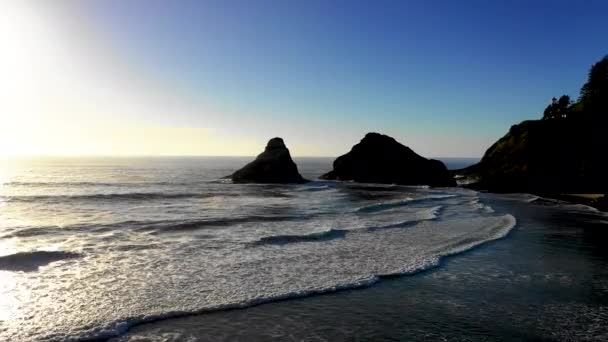 Petites Vagues Roulant Vers Plage Long Côte Oregon Coucher Soleil — Video