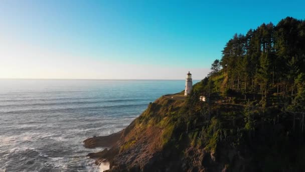 Aerial Shot Flying Heceta Head Lighthouse State Scenic Viewpoint Green — Stock Video