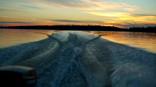Bootswach Bei Sonnenuntergang — Stockvideo