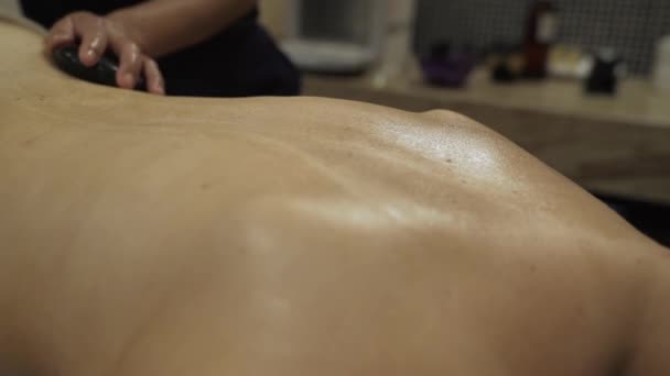 Detta Hot Stones Massage Behandling — Stockvideo