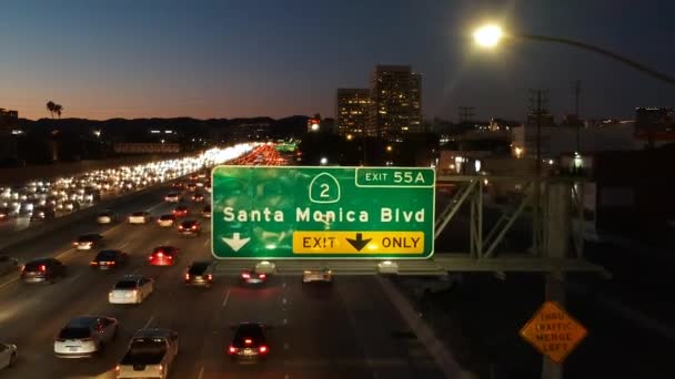 Flyby Santa Monica Blvd Znak Autostrady Nocy — Wideo stockowe
