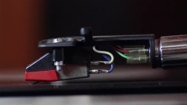 Vinyl Record Turntable Tonearm Spinning Close — Stock Video