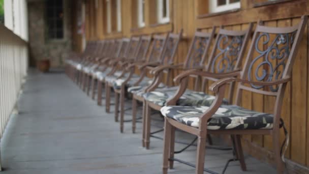 Rangée Chaises Dans Long Patio Restaurant Profondeur Champ Descend Rangée — Video