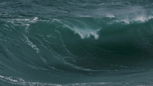 Grandes Olas Gurgles Largo Una Rotura Arrecife Poco Profunda Australia — Vídeo de stock