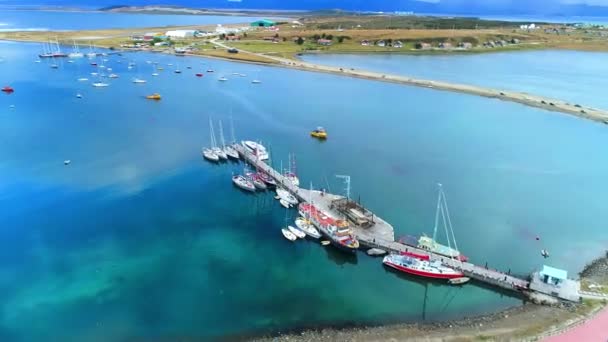 Blick Auf Beagle Kanal Und Hafen Der Stadt Uhuaia — Stockvideo