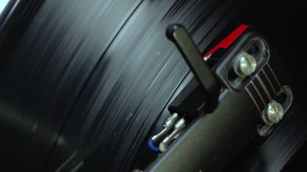Vertical Video Stories Tonearm Closeup Spinning Black Vinyl — стоковое видео
