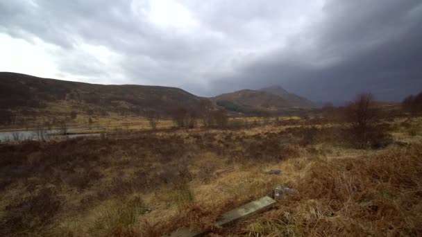 스코틀랜드 고지의 정적인 스카이 가까이에서 — 비디오