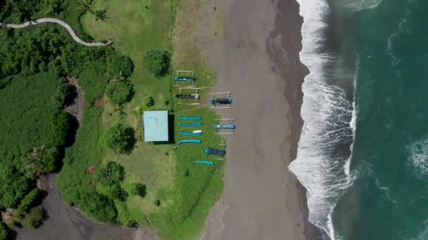 Luchtfoto Drone Beelden Vogelzicht Een Vissersboot Een Strand Bali — Stockvideo
