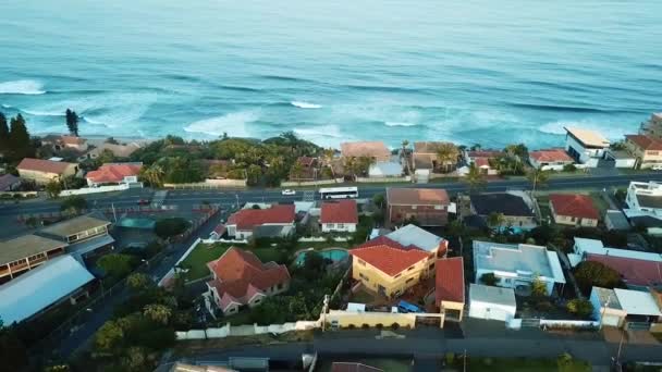 Vista Aérea Tomada Con Dron Volando Sobre Casas Residenciales Con — Vídeos de Stock