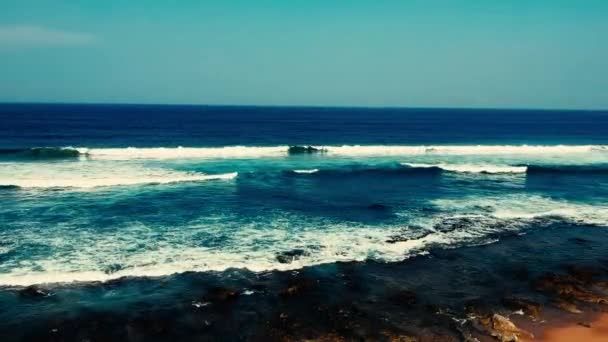 Aerial Footage Filmed Drone Overlooking Beach Sea Crashing Waves Deep — Stock Video