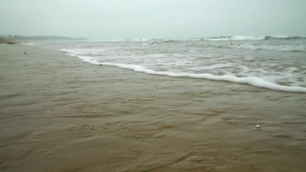 Low Shot Damp Sand White Wash Waves Slowly Creep Shot — Stock Video