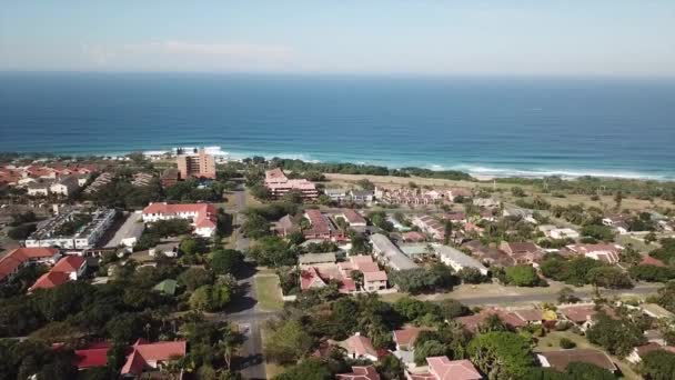 촬영은 비치와 풀밭의 드로네 촬영하 였으며 남아프리카 공화국 콰줄루나탈의 바다를 — 비디오