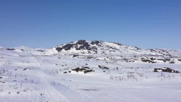 Luftaufnahme Des Schneebedeckten Berges Großer Berglandschaft — Stockvideo