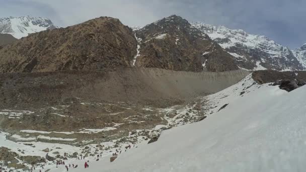 Himalayalar Güzel Manzarası Kar Dağları Uttarakhand Hindistan Zirvelerdeki Kar Manzarayı — Stok video