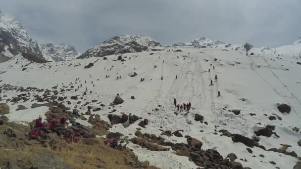 Krásný Výhled Himaláje Zasněžené Hory Uttarakhand Indie Ukázat Horolezce Sníh — Stock video