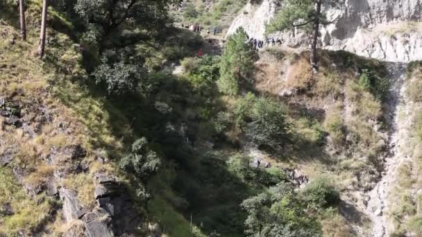 Nim Stagiairs Weg Naar Het Spoor Passeren Himalaya Wegen Heuvels — Stockvideo