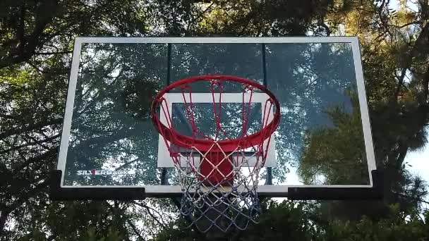 慢动作跳投穿过篮筐 以120Fps的速度射击 — 图库视频影像