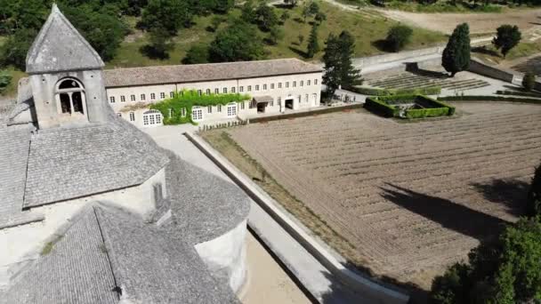 Dron Levanta Cerca Abadía Senanque Provenza Durante Día Soleado Julio — Vídeo de stock