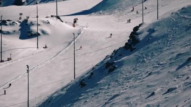 Some People Skiing Snowy Slope — Stock Video