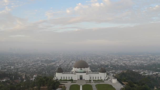 Herrliche Antenne Des Griffith Observatoriums Während Der Goldenen Stunde — Stockvideo