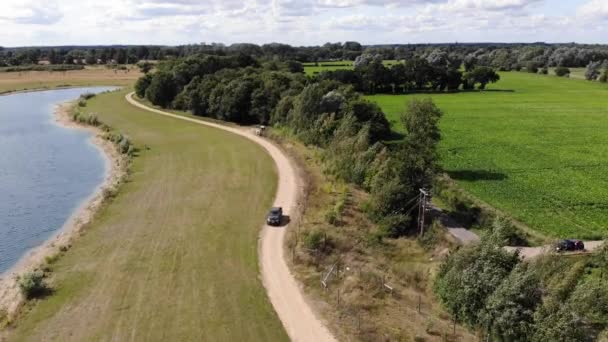Ένας Θηρευτής Οδηγεί Κατά Μήκος Μιας Διαδρομής Χώρας Στο Suffolk — Αρχείο Βίντεο