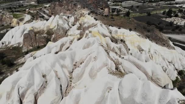 Mavic Air Beweegt Zich Vooruit Witte Heuvels Goreme Valley Kapadokya — Stockvideo
