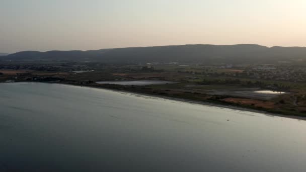 Hava Aracı Görüntüleri Montpellier Fransa Yakınlarındaki Gölet Plajı — Stok video