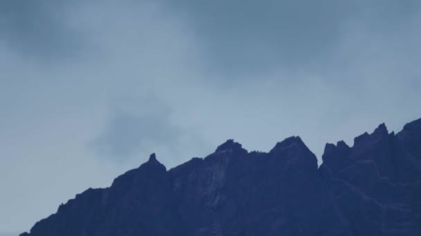 Picos Montaña Las Nubes — Vídeos de Stock