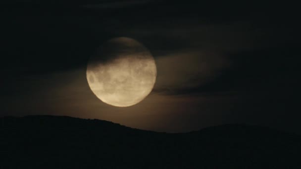 Moonrise Hill Cloudy Night — Stock Video